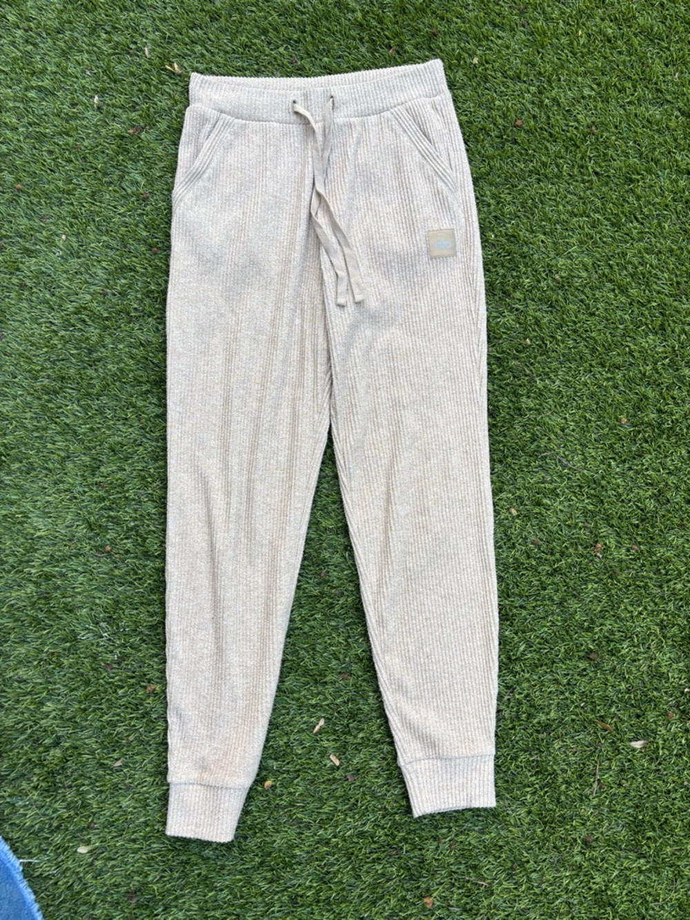ALO Yoga Ribbed Knit Joggers in Light Taupe